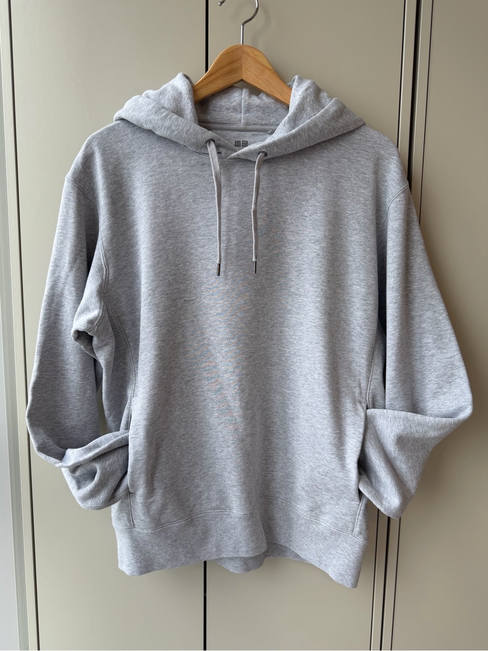 Uniqlo Light Gray Men's Hoodie Pullover